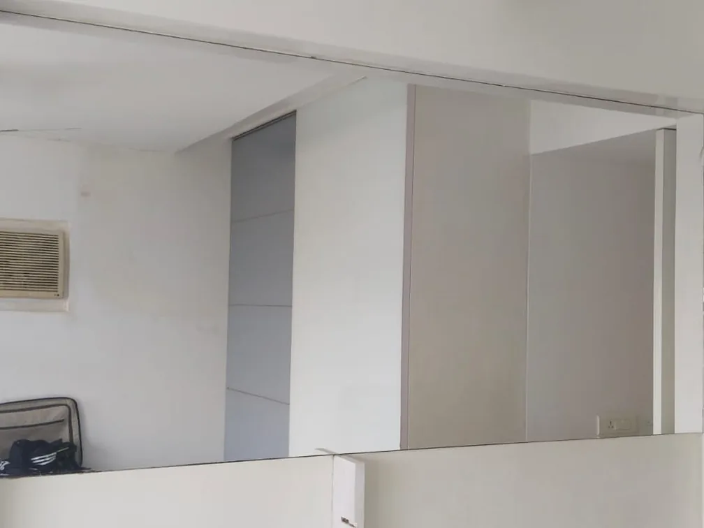 Plain glazed screen dividing an office cabin from the corridor