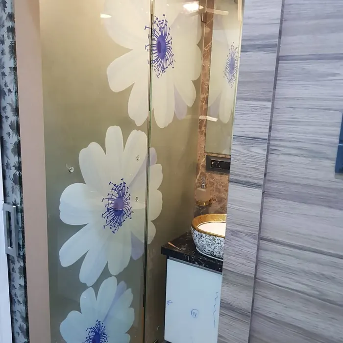 Floral film on a bathroom glass partition