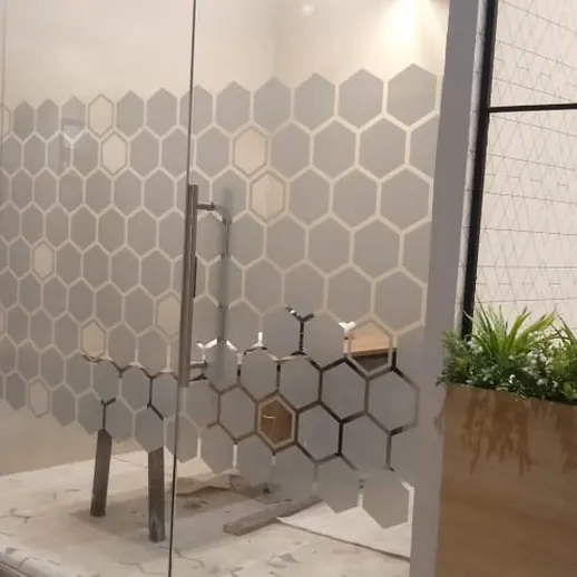 Honeycomb pattern film on a glazed entrance screen