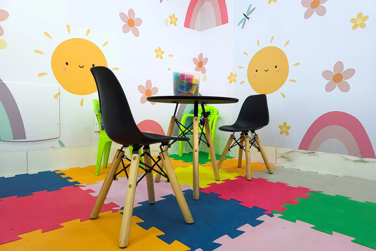 Colourful vinyl flooring — Play school